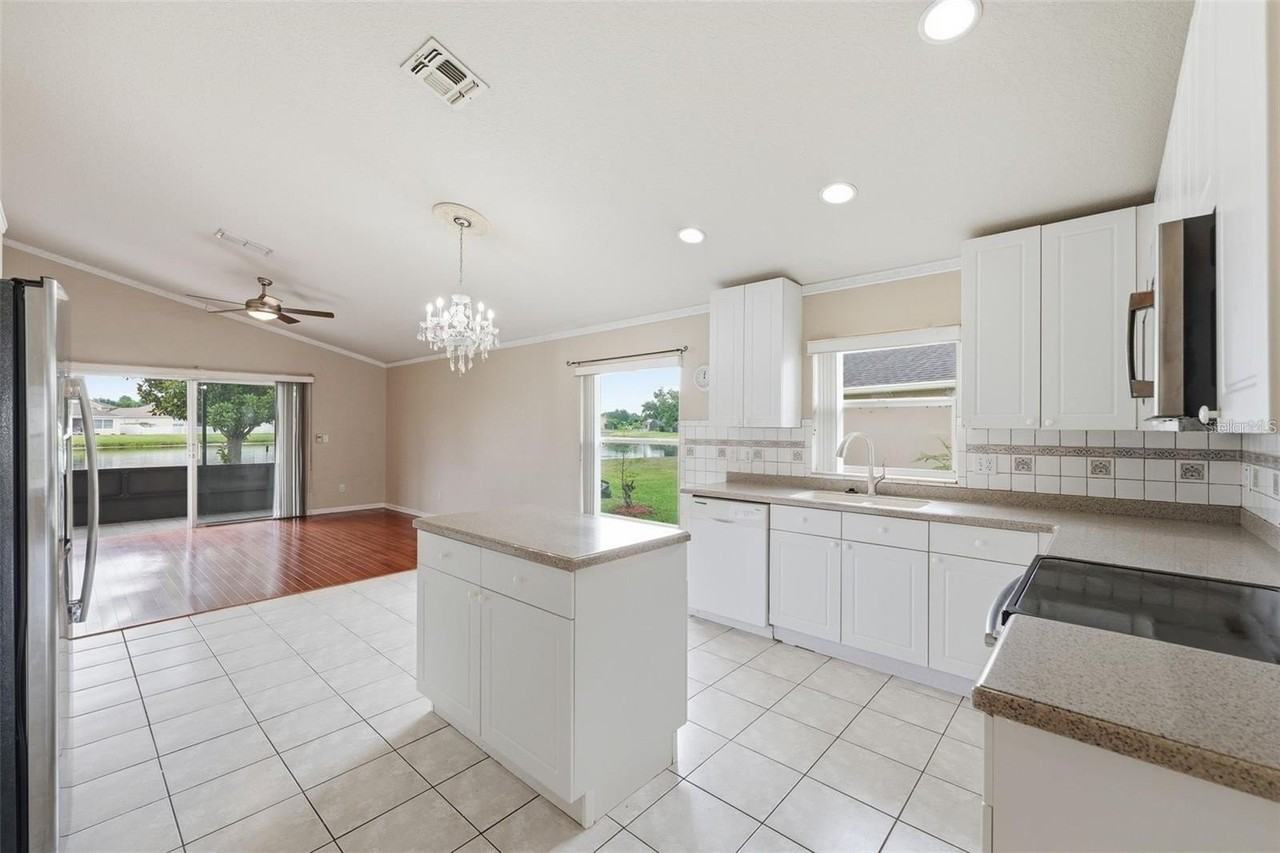 2819 Maguire Dr - Photo 6 of 46