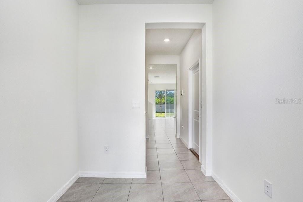 366 Mangrove Shade Cir - Photo 3 of 33