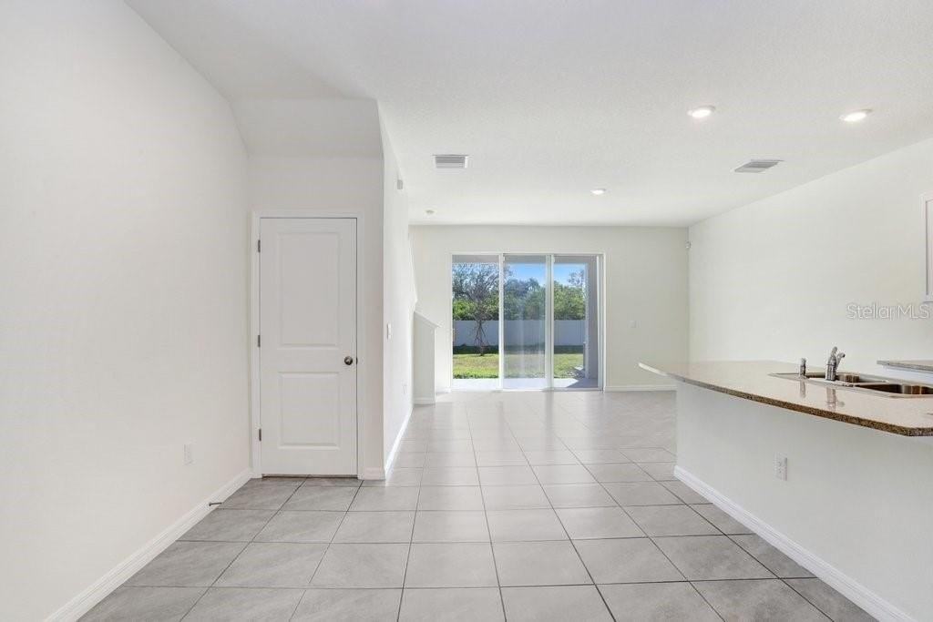 366 Mangrove Shade Cir - Photo 4 of 33