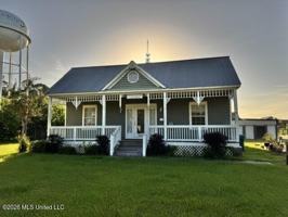 featured image of 6220 Martin Bluff Rd