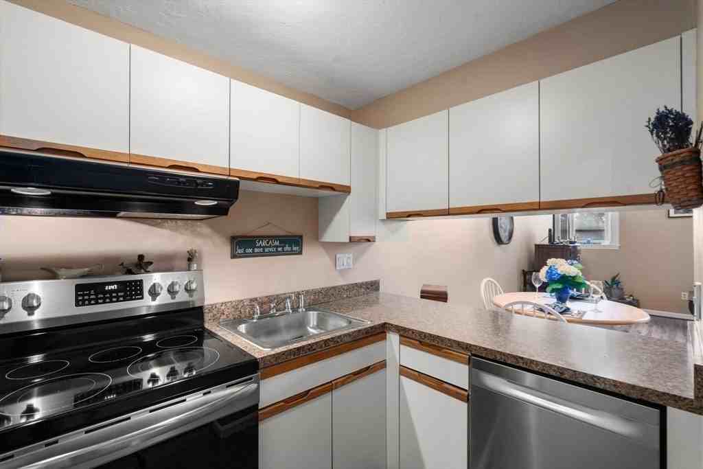 280 Village St #D2 - Photo 4 of 12