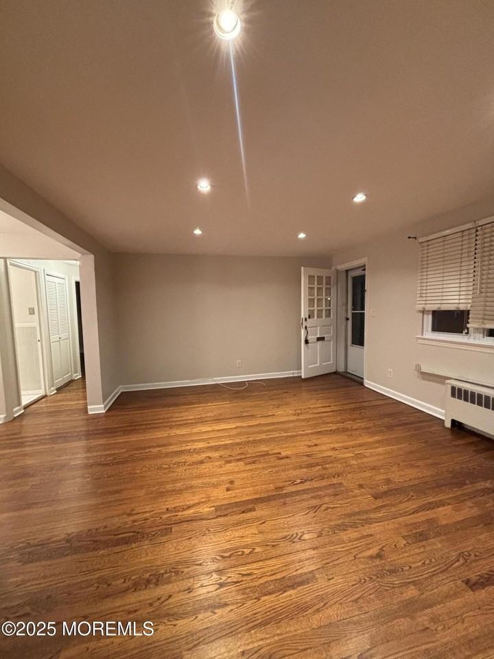 139 Manor Dr - Photo 3 of 8