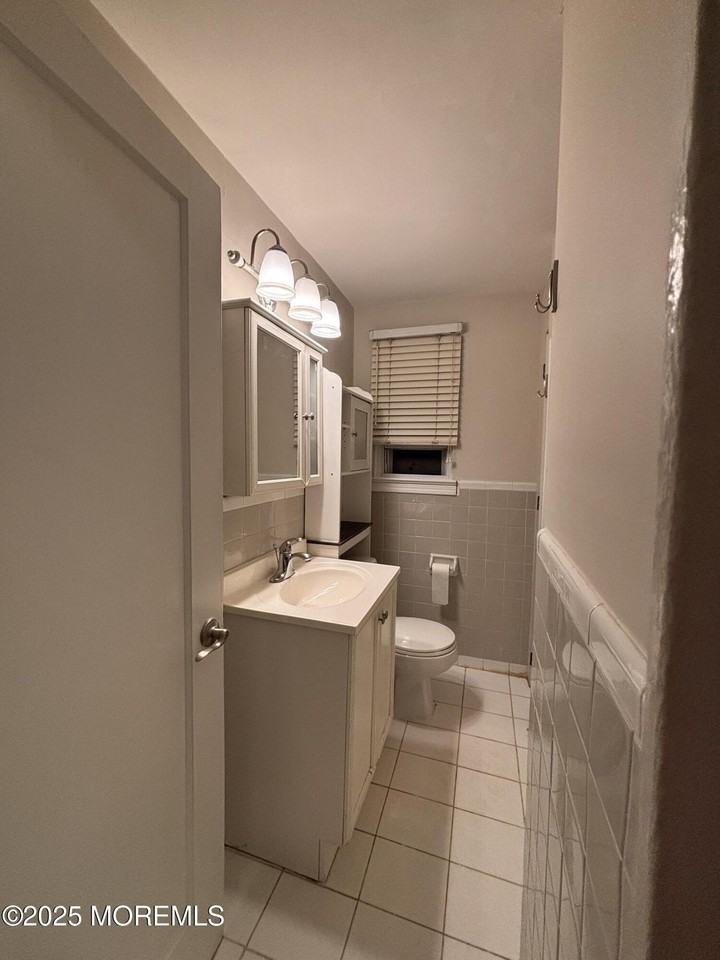 139 Manor Dr - Photo 4 of 8