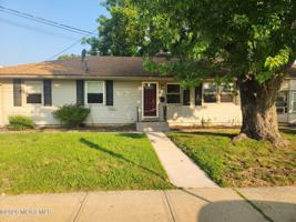 featured image of 175 W Sylvania Ave