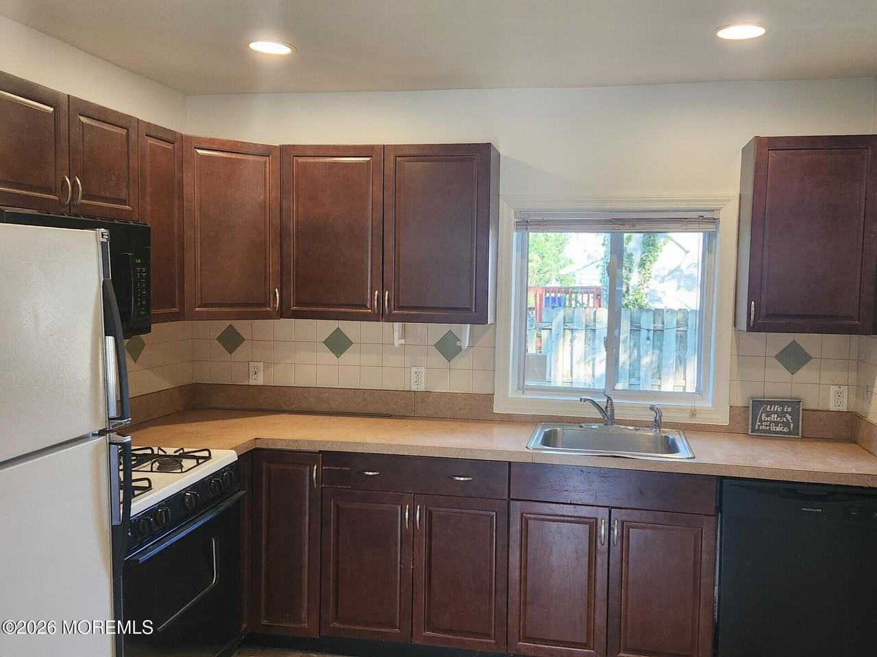 175 W Sylvania Ave - Photo 4 of 16