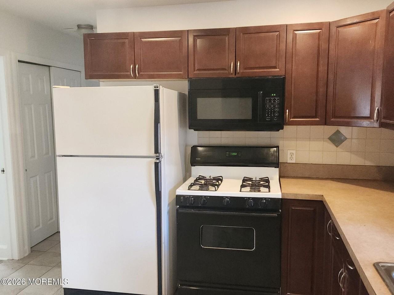 175 W Sylvania Ave - Photo 5 of 16