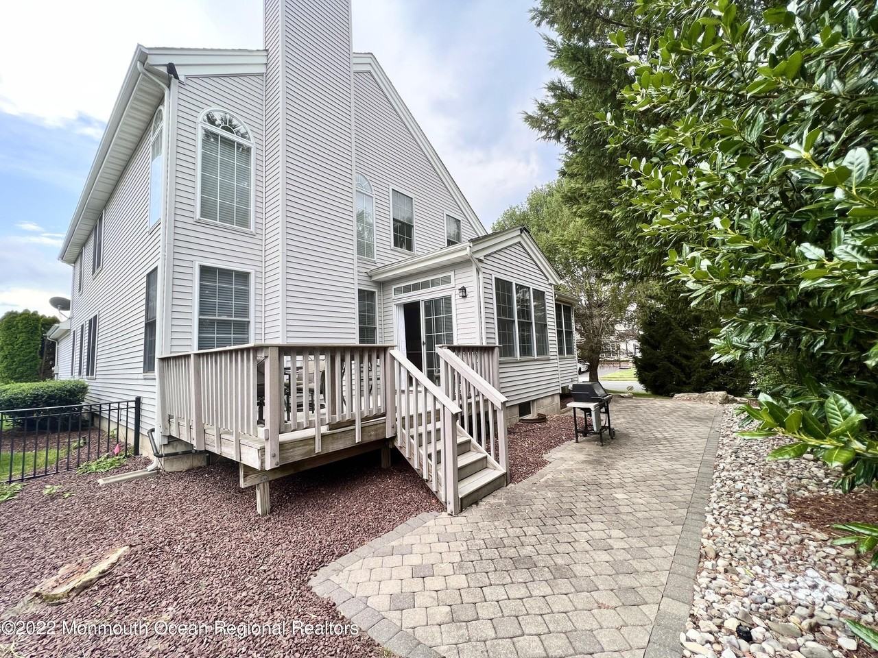 1 Hendrickson Ct - Photo 2 of 39