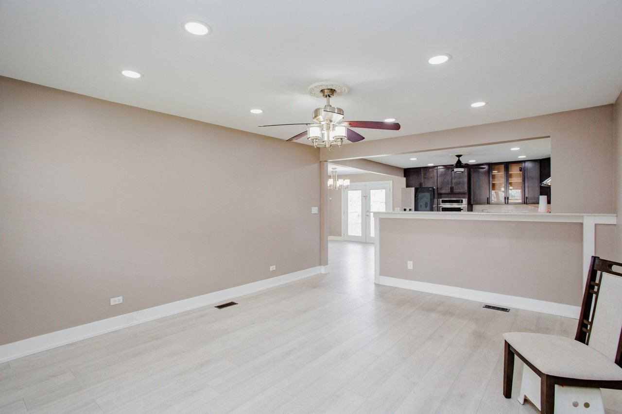 720 Durham Ln - Photo 4 of 32