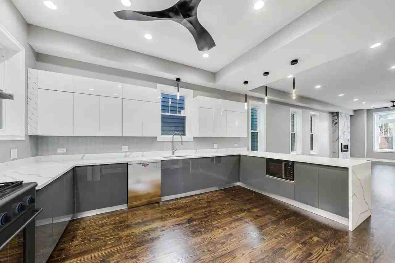 536 N Paulina St - Photo 5 of 32
