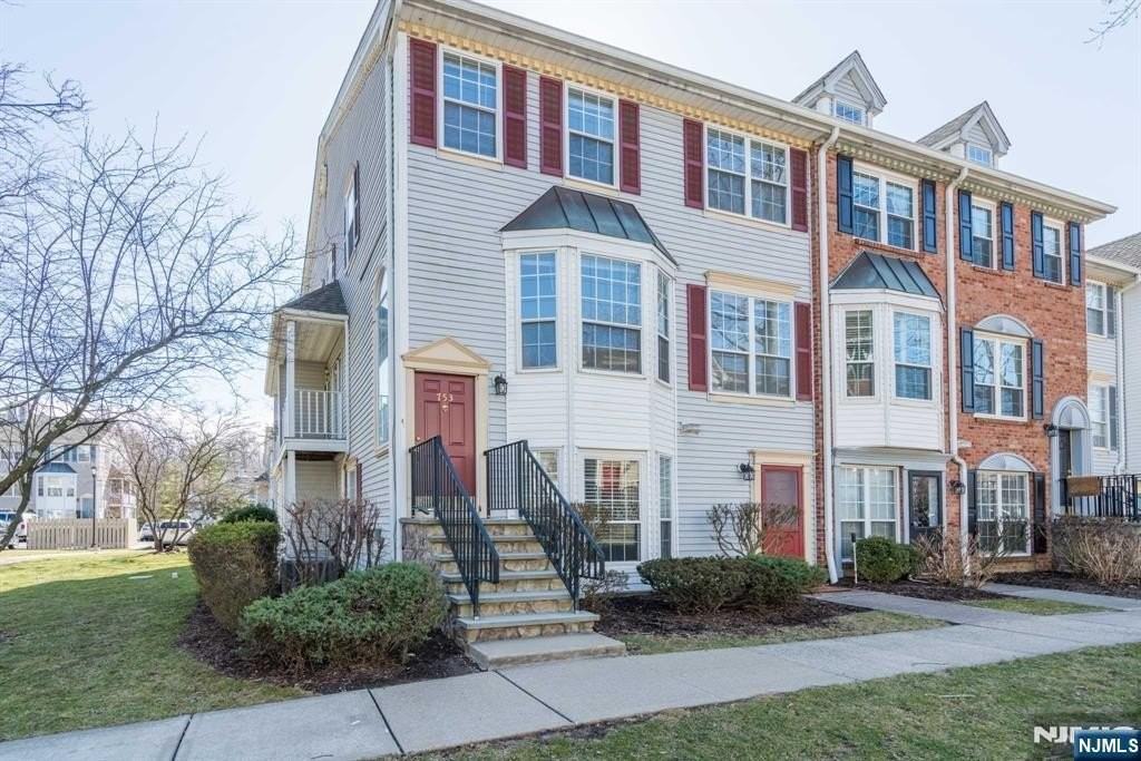 753 Pepperidge Rd - Photo 3 of 26