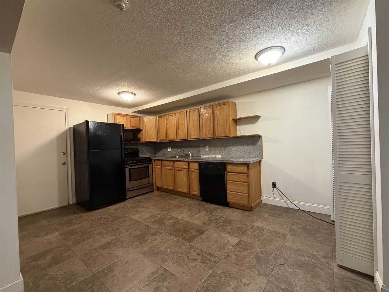 12 Tiffany Rd #3 - Photo 3 of 10