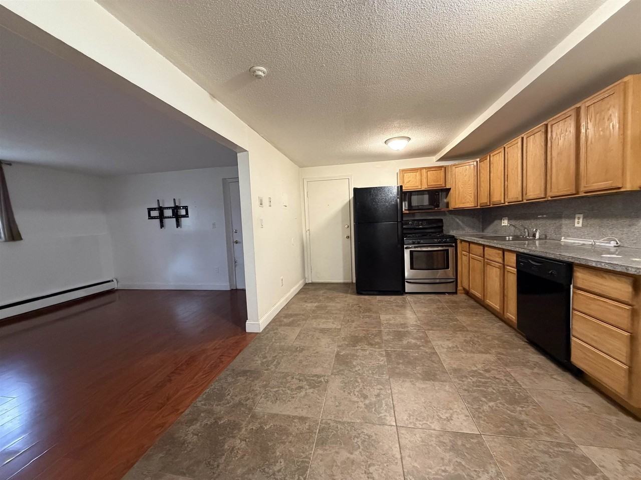 12 Tiffany Rd #3 - Photo 5 of 10