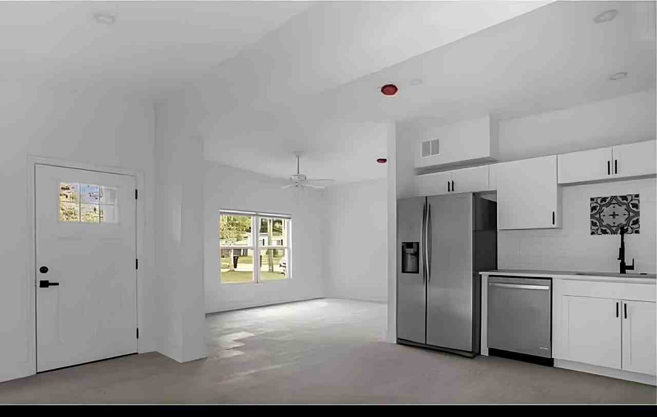 Lynbrook Dr - Photo 2 of 4