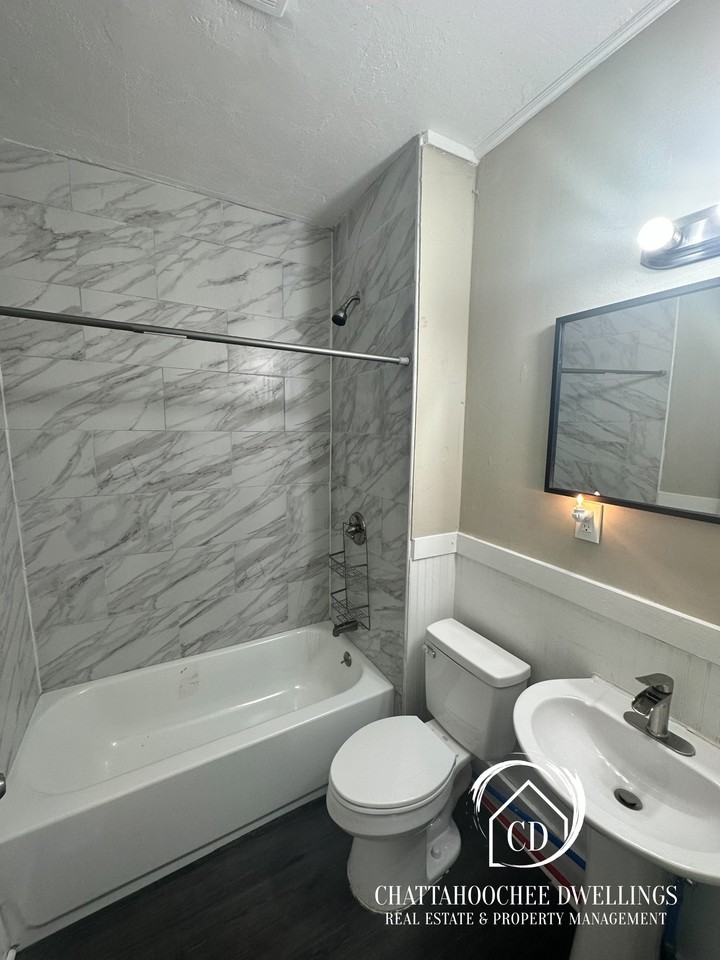 1220 21st St #1 - Photo 3 of 6