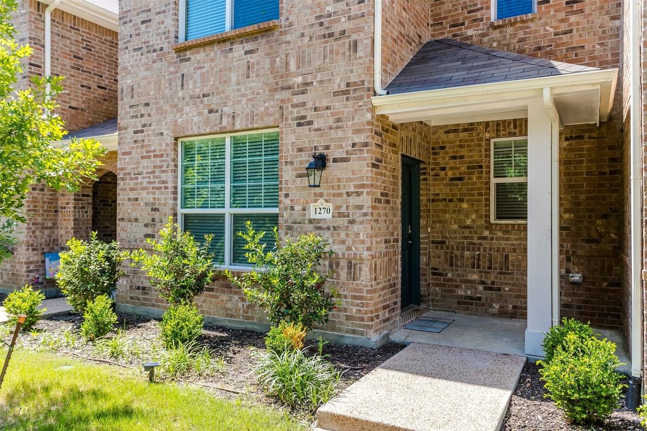 1270 Alamo Dr - Photo 4 of 27