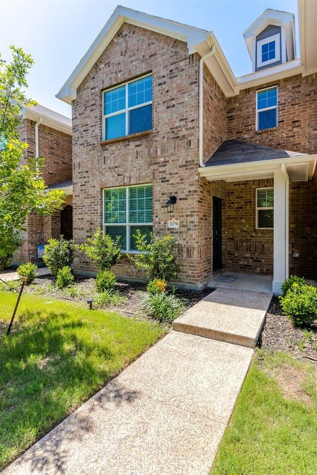 1270 Alamo Dr - Photo 5 of 27