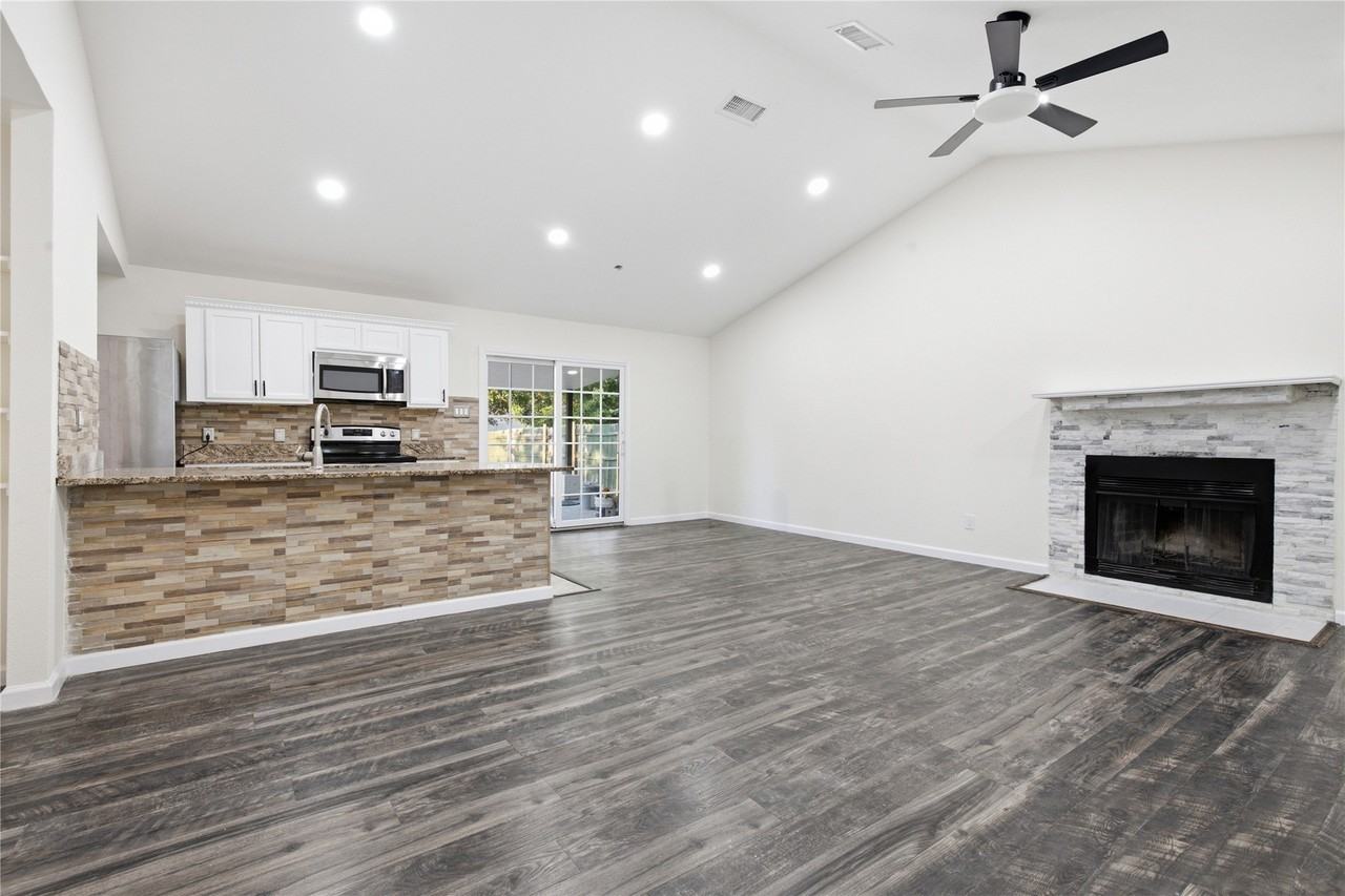 3728 Flintwood Trl - Photo 5 of 27