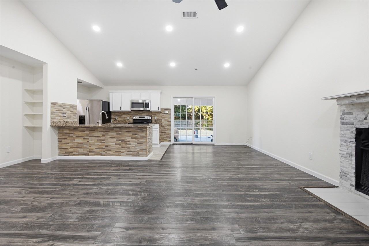 3728 Flintwood Trl - Photo 6 of 27