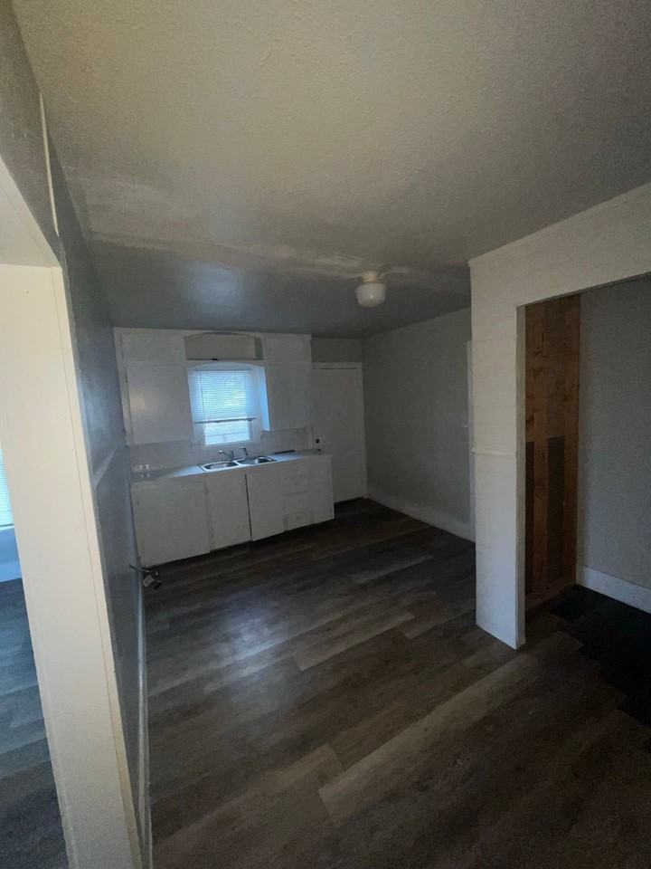 113 N Nueces St - Photo 4 of 12