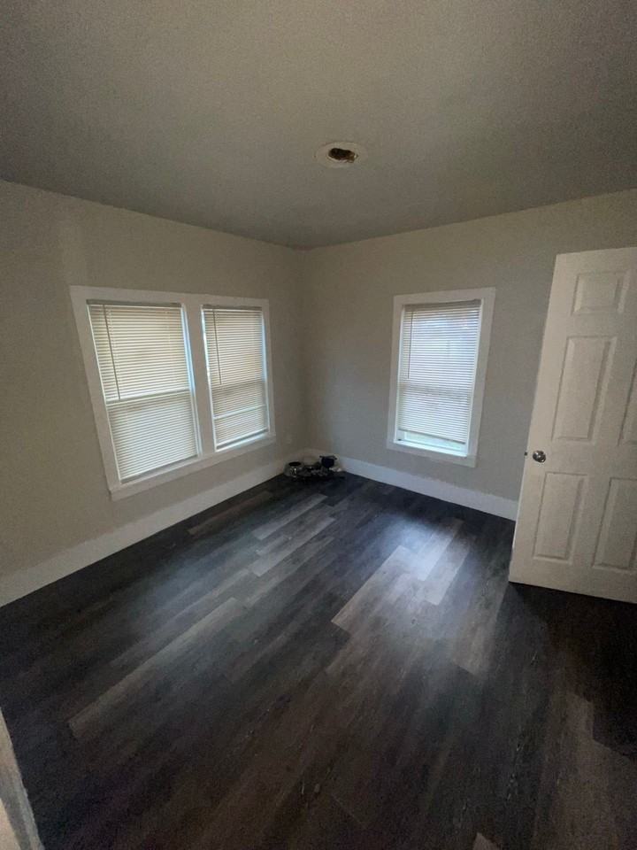 113 N Nueces St - Photo 5 of 12