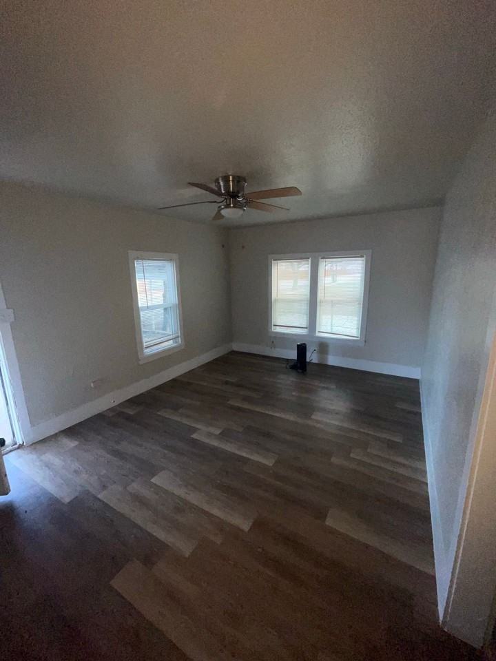 113 N Nueces St - Photo 7 of 12