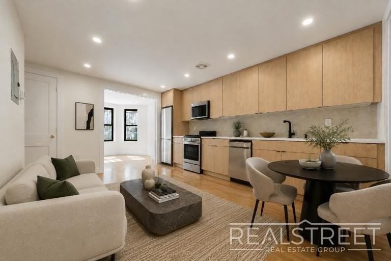 1267 Bergen St #1