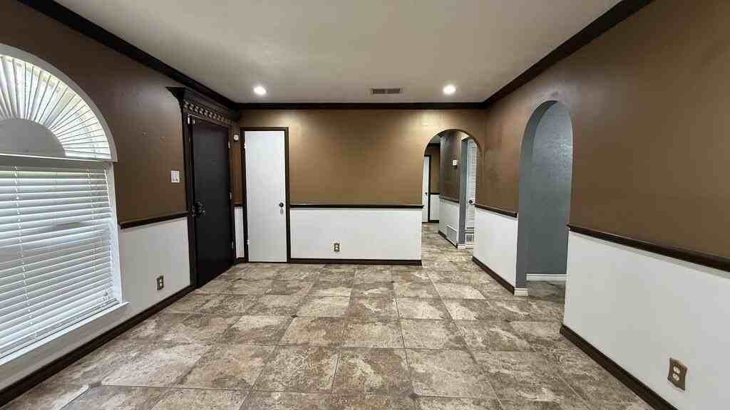 1840 E 49th St - Photo 3 of 37