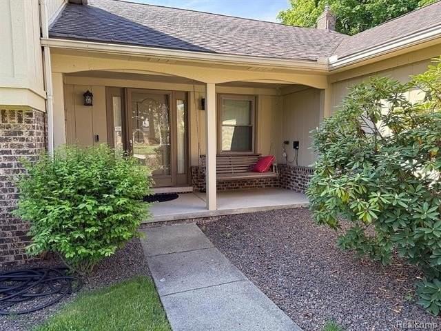 36157 Parklane Cir - Photo 2 of 22