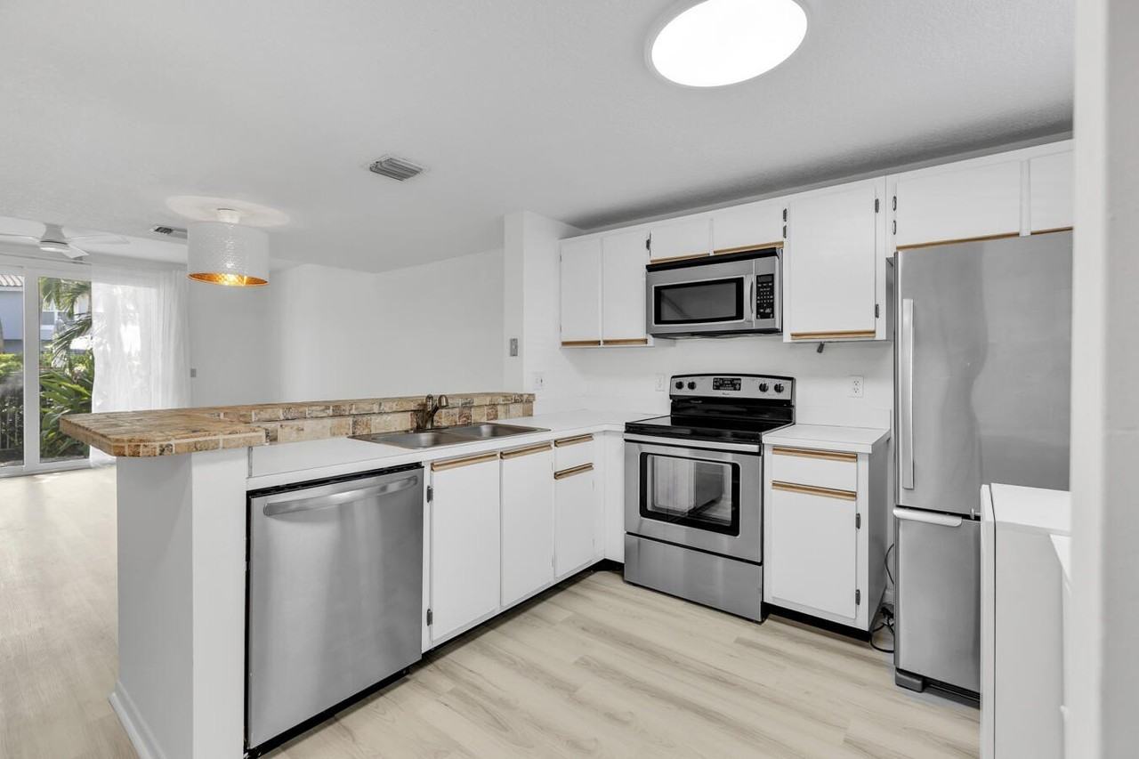 1006 Jeffery St - Photo 6 of 20