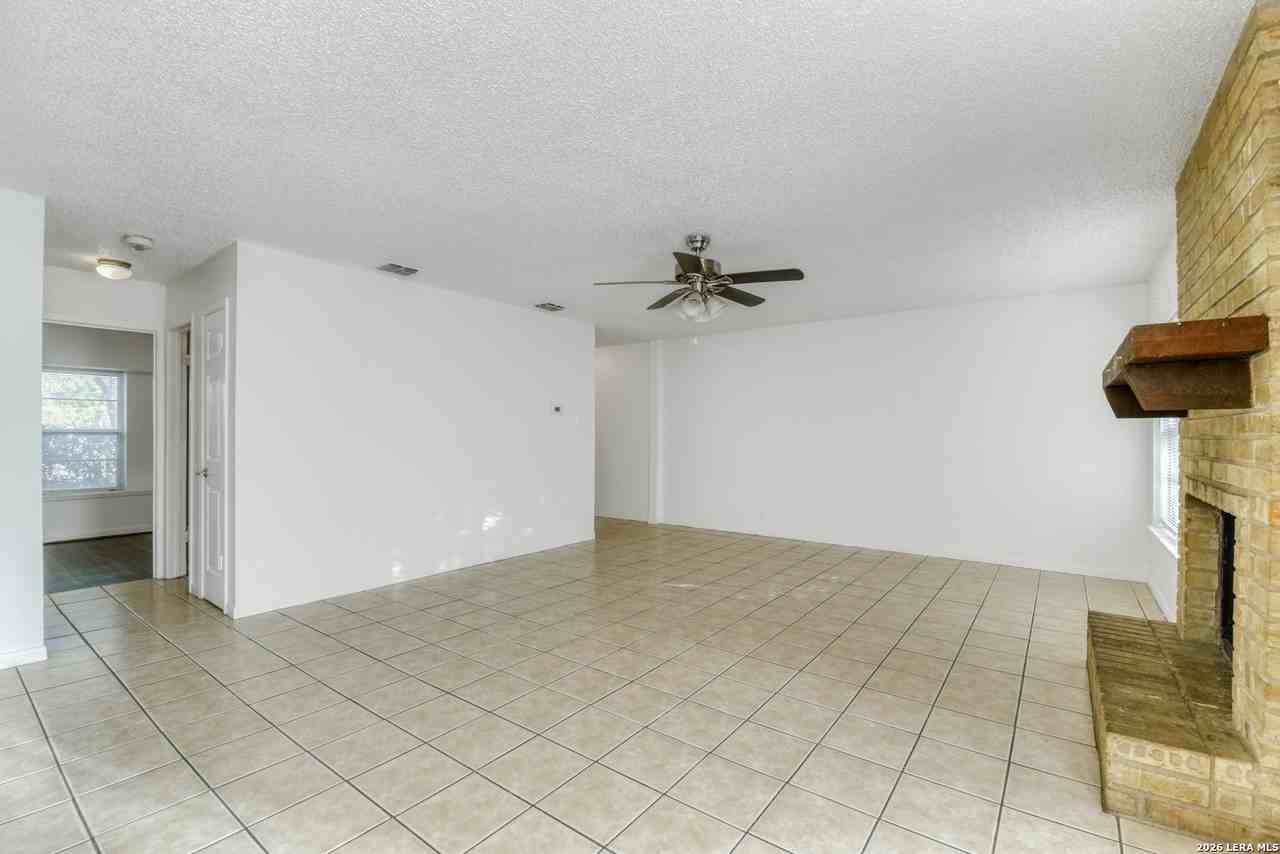 11507 Spring Crest St - Photo 3 of 17