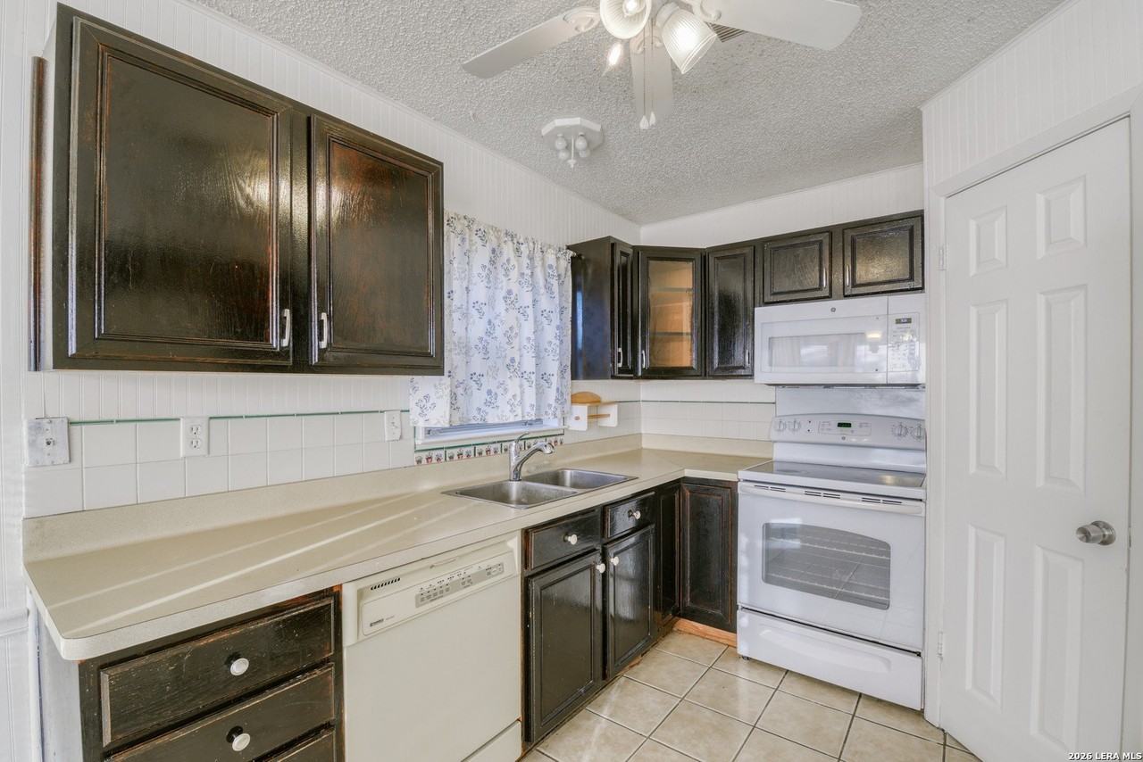 11507 Spring Crest St - Photo 5 of 17