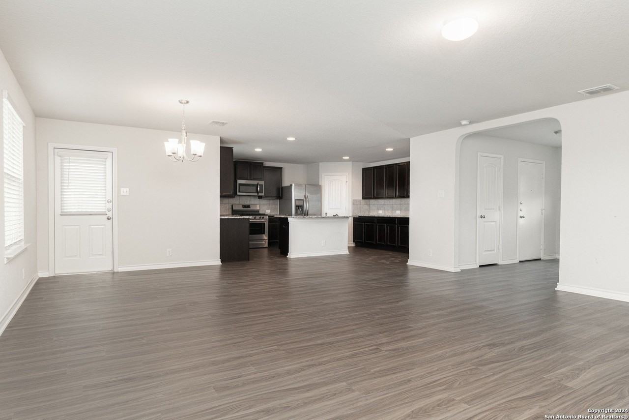 2611 Barbwire Way - Photo 3 of 15
