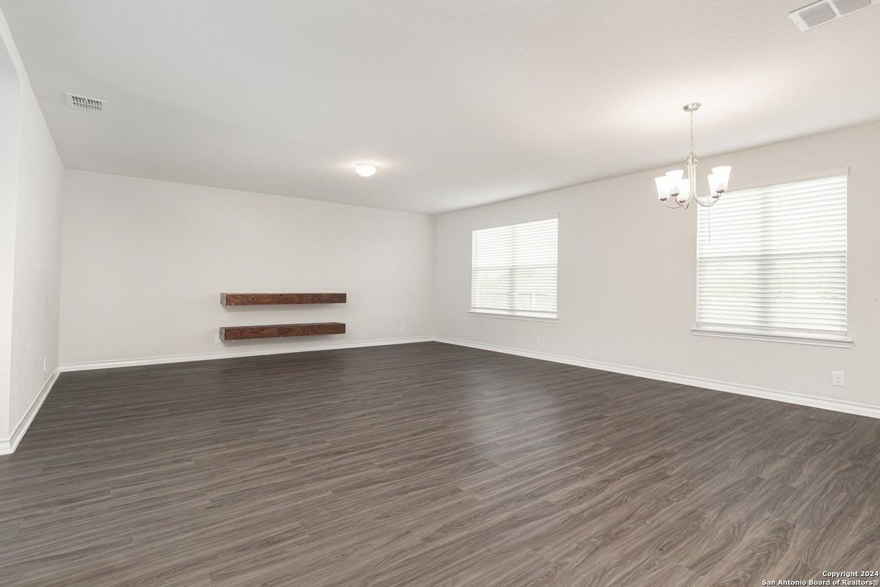 2611 Barbwire Way - Photo 4 of 15