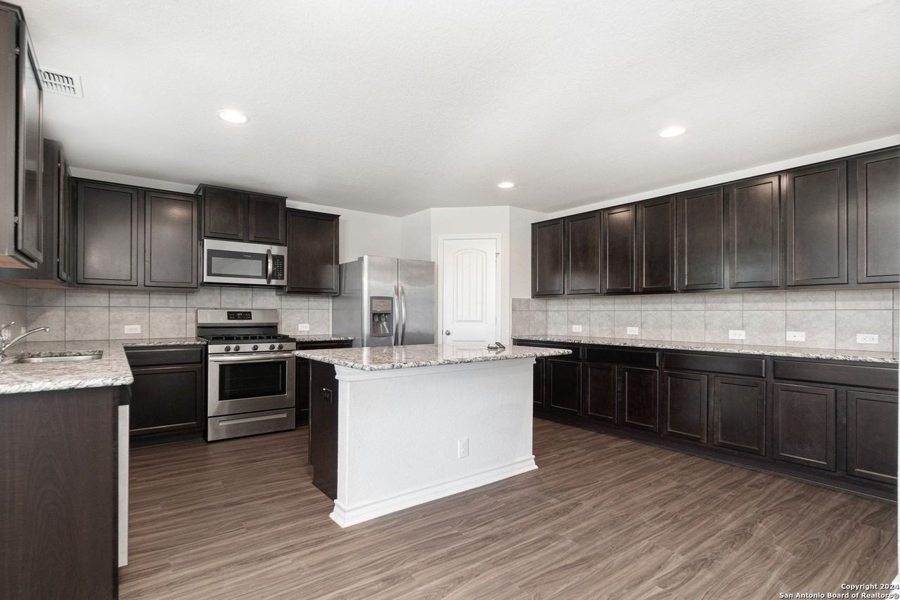 2611 Barbwire Way - Photo 5 of 15