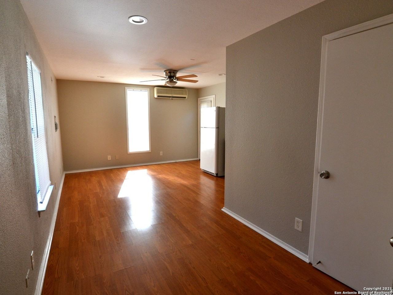 902 W Kings Hwy #3 - Photo 4 of 12