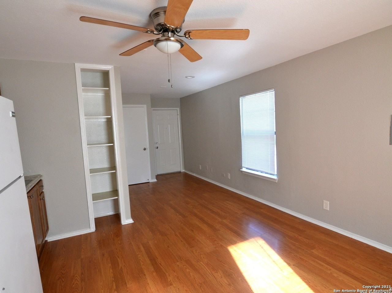 902 W Kings Hwy #3 - Photo 5 of 12