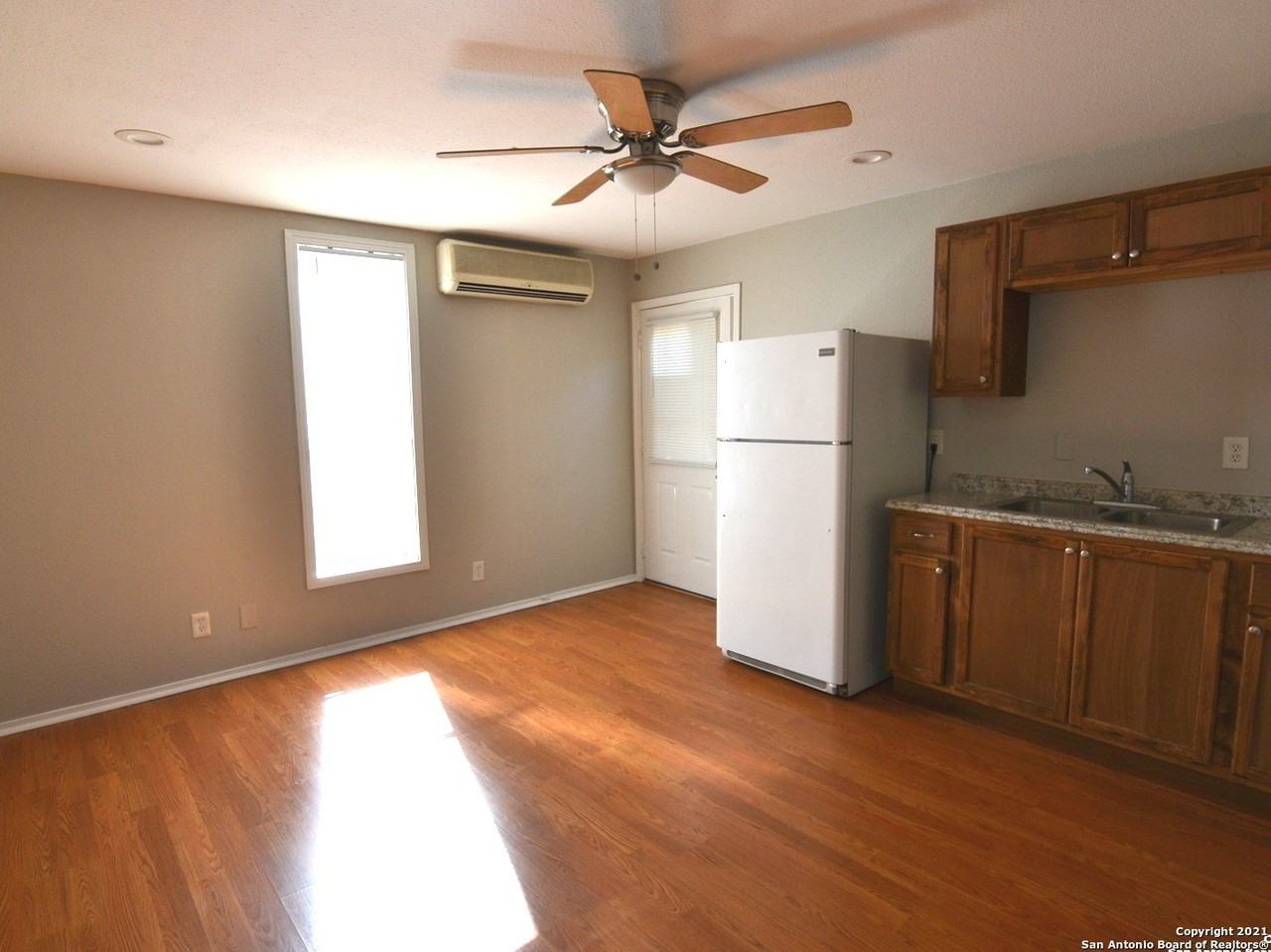 902 W Kings Hwy #3 - Photo 7 of 12