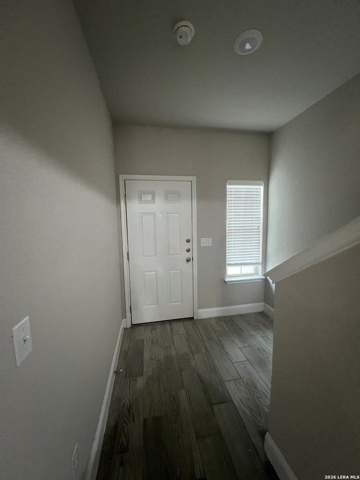 7417 Savannah Brks - Photo 3 of 31