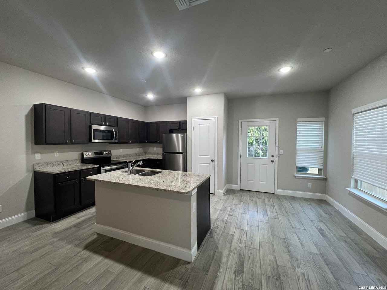 7417 Savannah Brks - Photo 5 of 31
