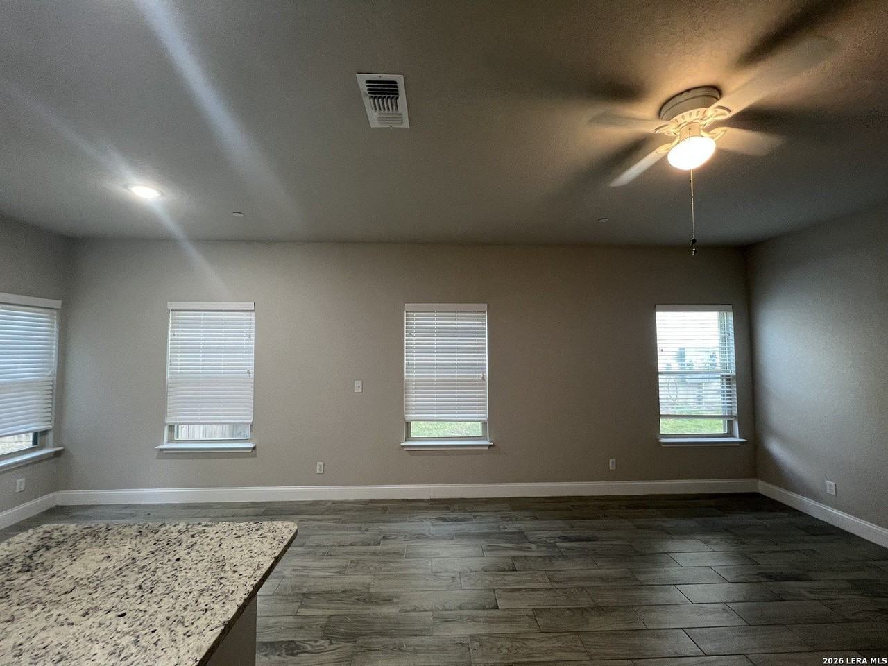 7417 Savannah Brks - Photo 7 of 31
