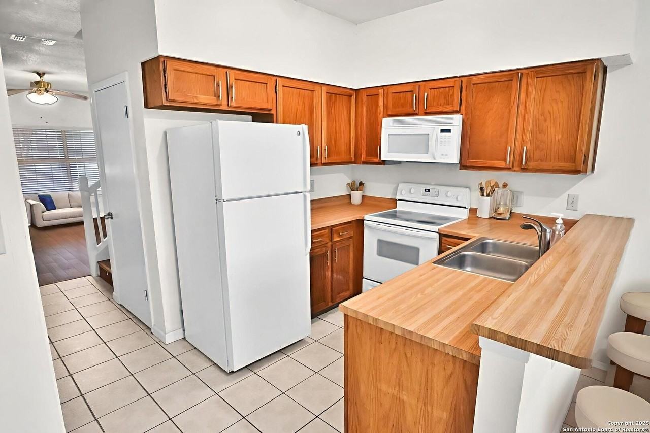 12210 Apricot Dr - Photo 6 of 34