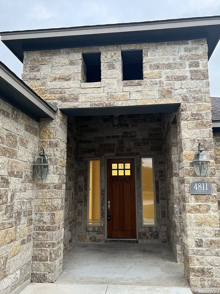 4811 Viewcrest Rd - Photo 2 of 32