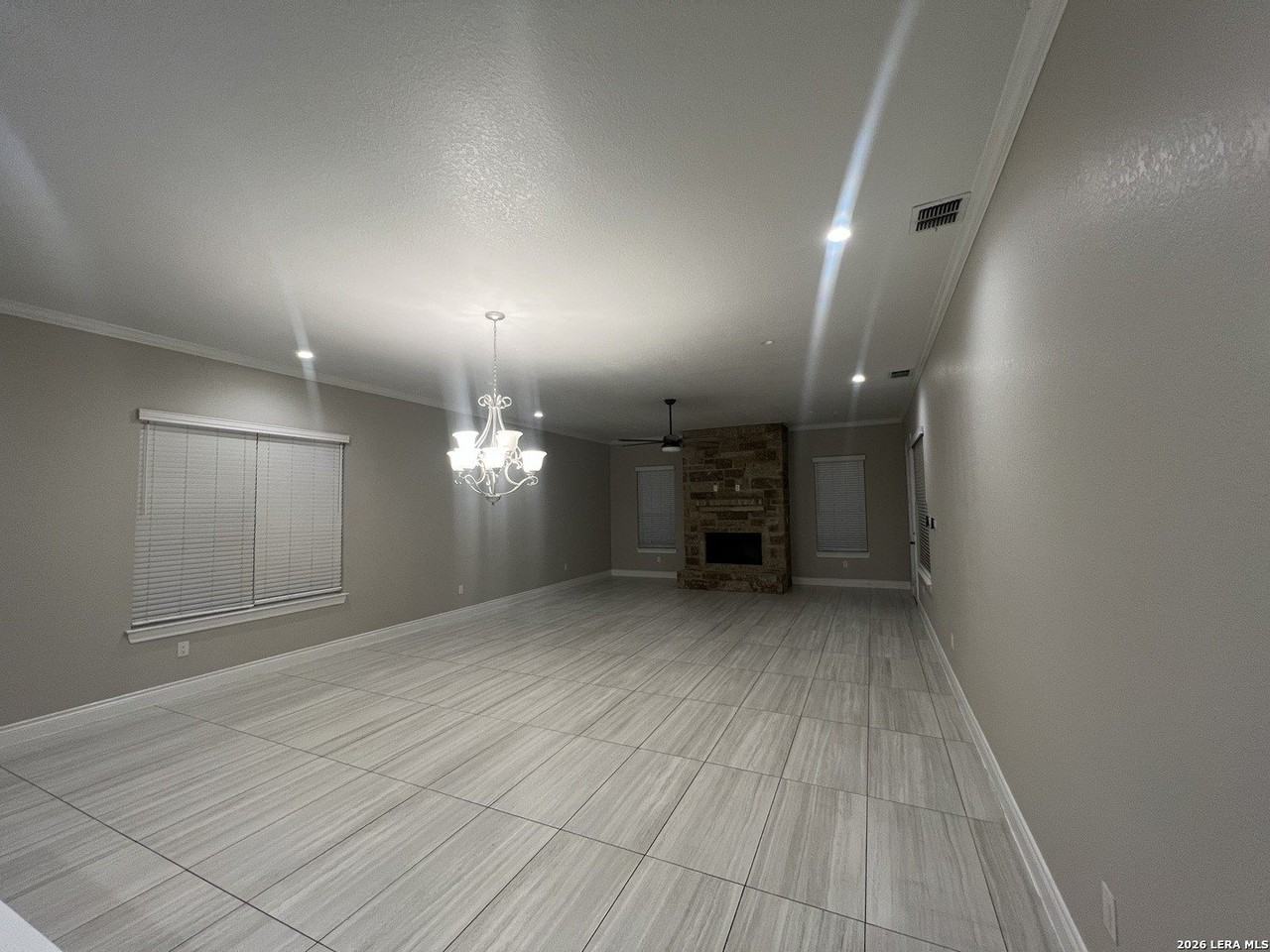 4811 Viewcrest Rd - Photo 5 of 32