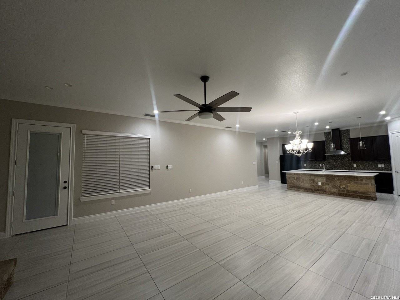 4811 Viewcrest Rd - Photo 7 of 32