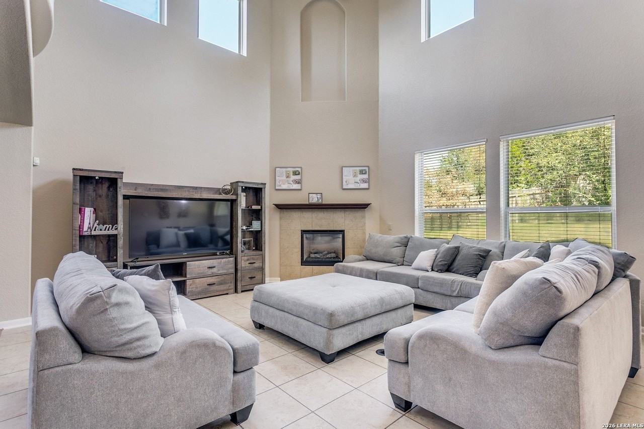 24114 Stately Oaks - Photo 4 of 25