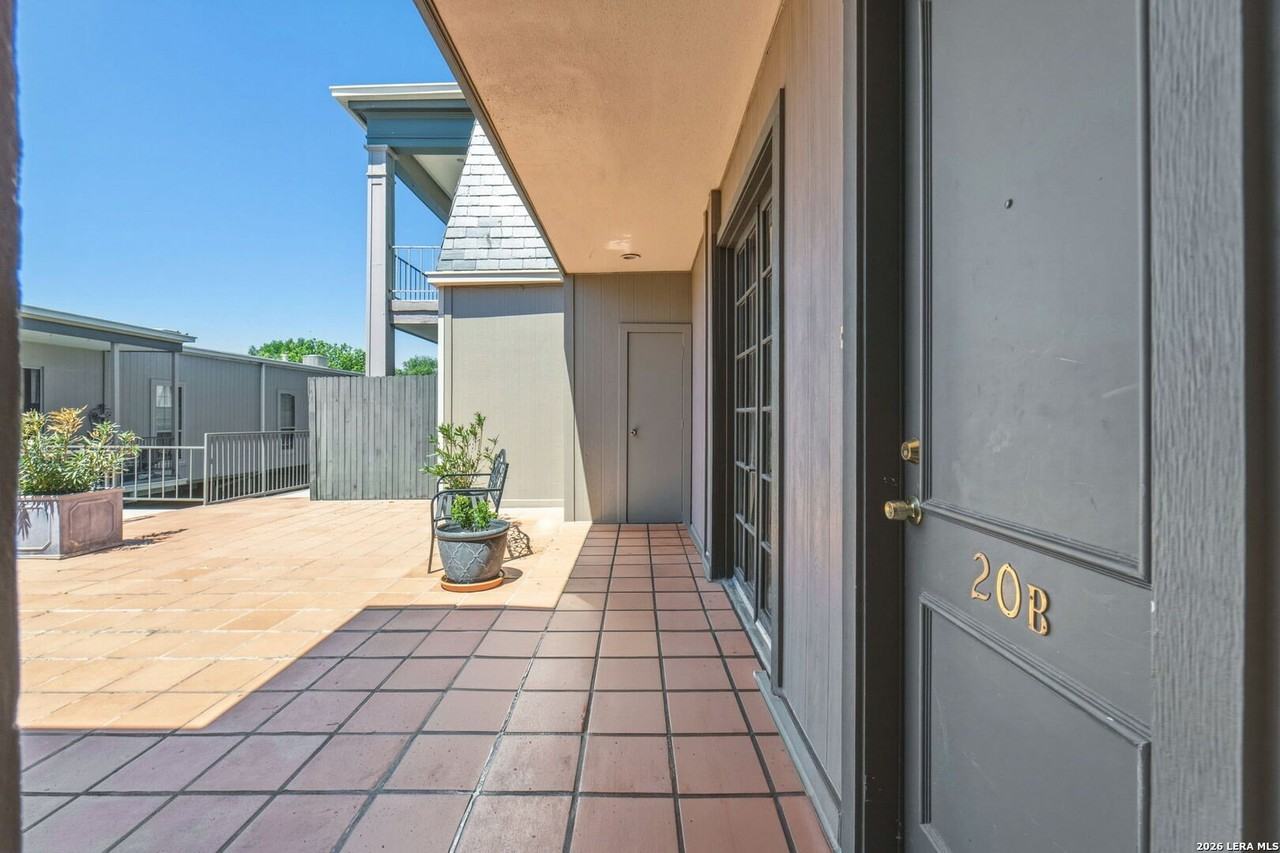 7711 Broadway #20B - Photo 3 of 30