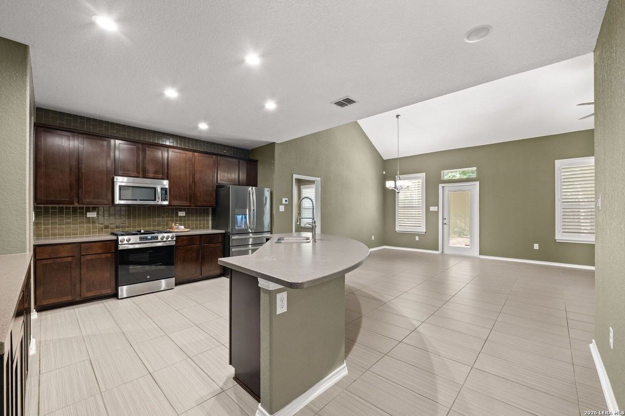 1413 Tanager Ct - Photo 4 of 19