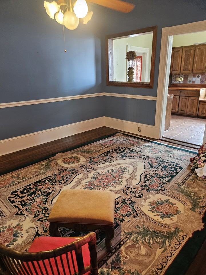 992 Spring St - Photo 4 of 15