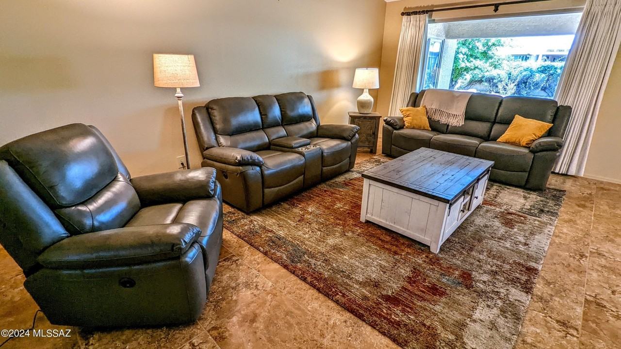 38135 S Rolling Hills Dr - Photo 6 of 42