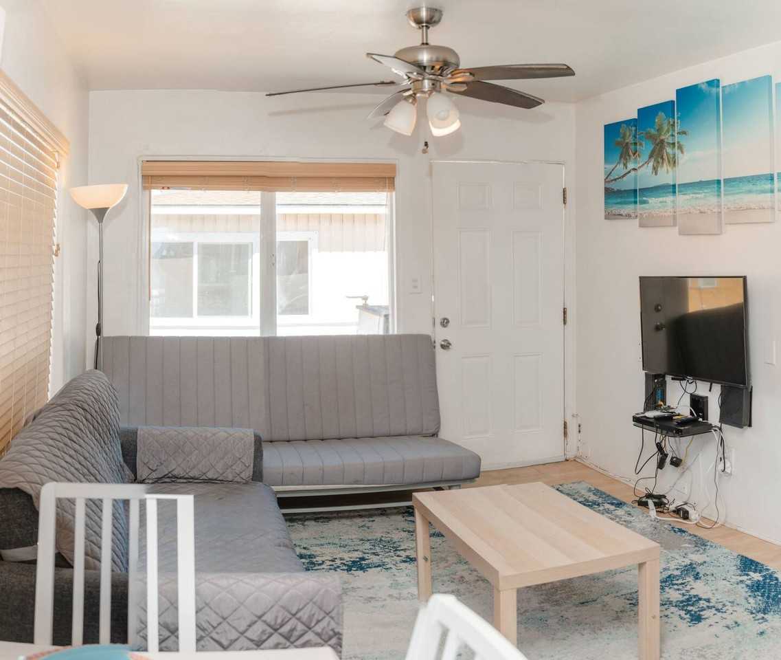 712 1/2 Zanzibar Court - Photo 6 of 27